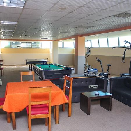 Hotel Vila Aeroport Rinas エクステリア 写真
