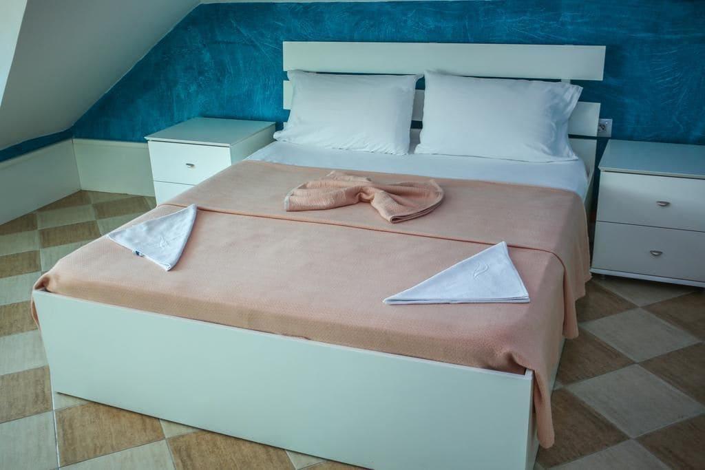 Hotel Vila Aeroport Rinas エクステリア 写真