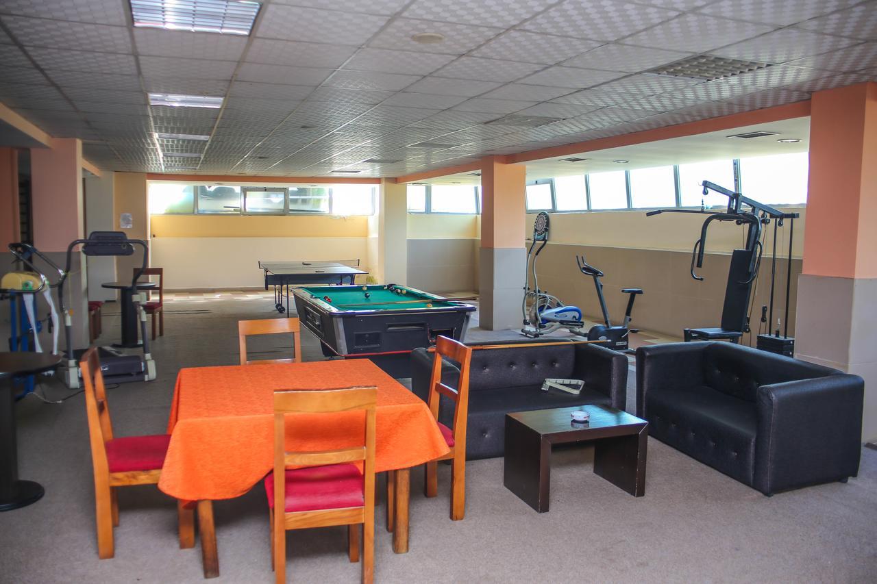 Hotel Vila Aeroport Rinas エクステリア 写真