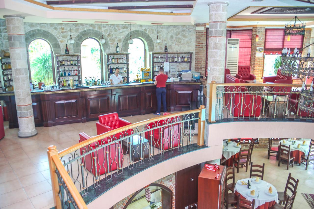 Hotel Vila Aeroport Rinas エクステリア 写真