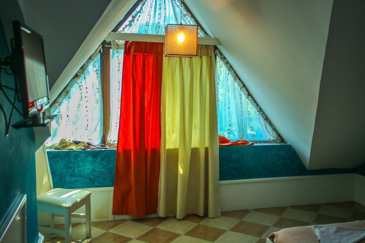 Hotel Vila Aeroport Rinas エクステリア 写真