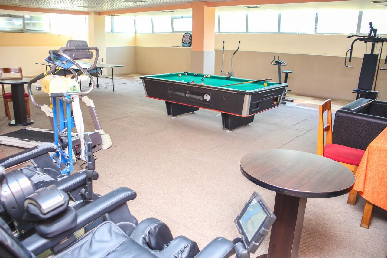 Hotel Vila Aeroport Rinas エクステリア 写真