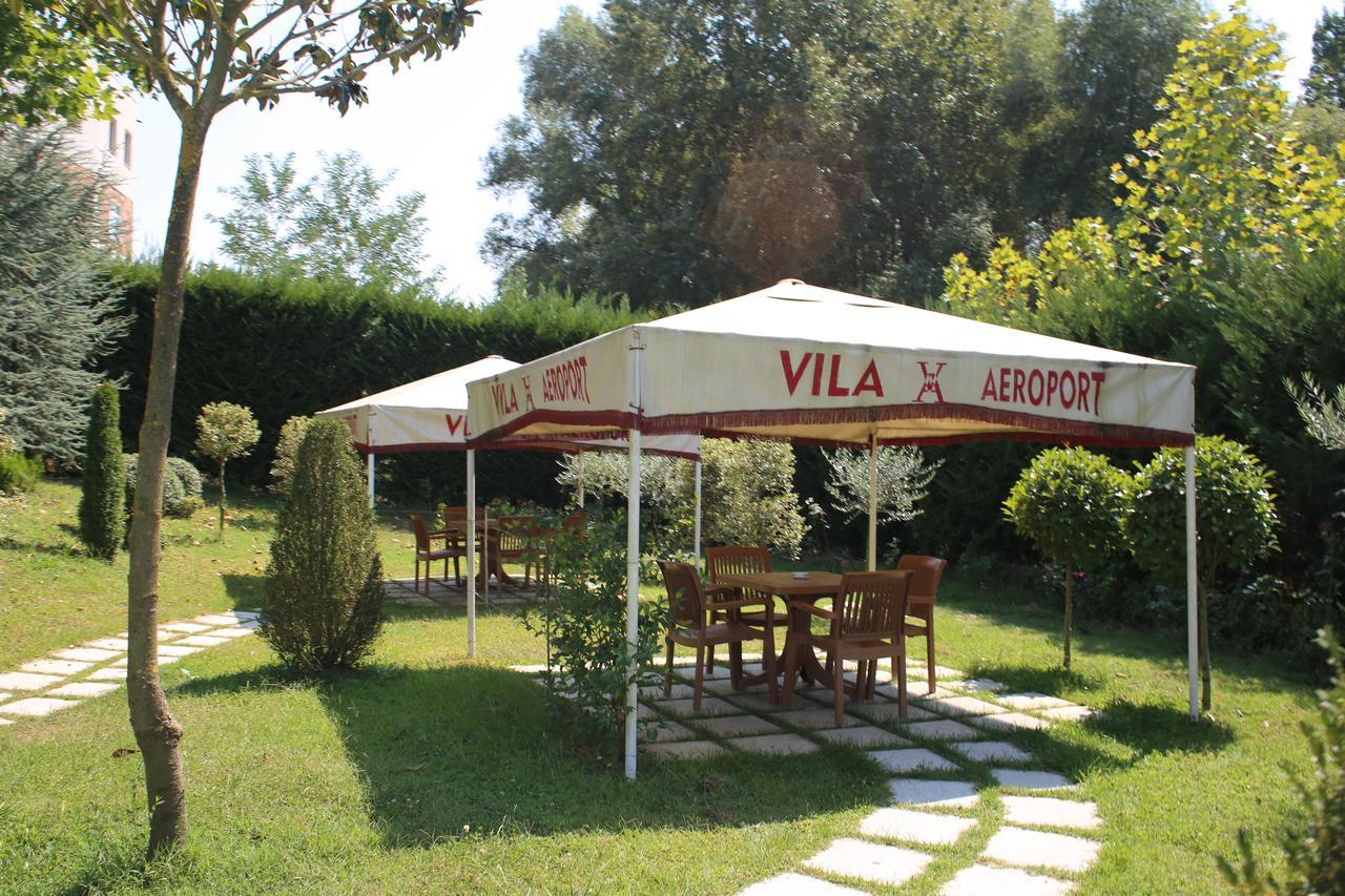 Hotel Vila Aeroport Rinas エクステリア 写真