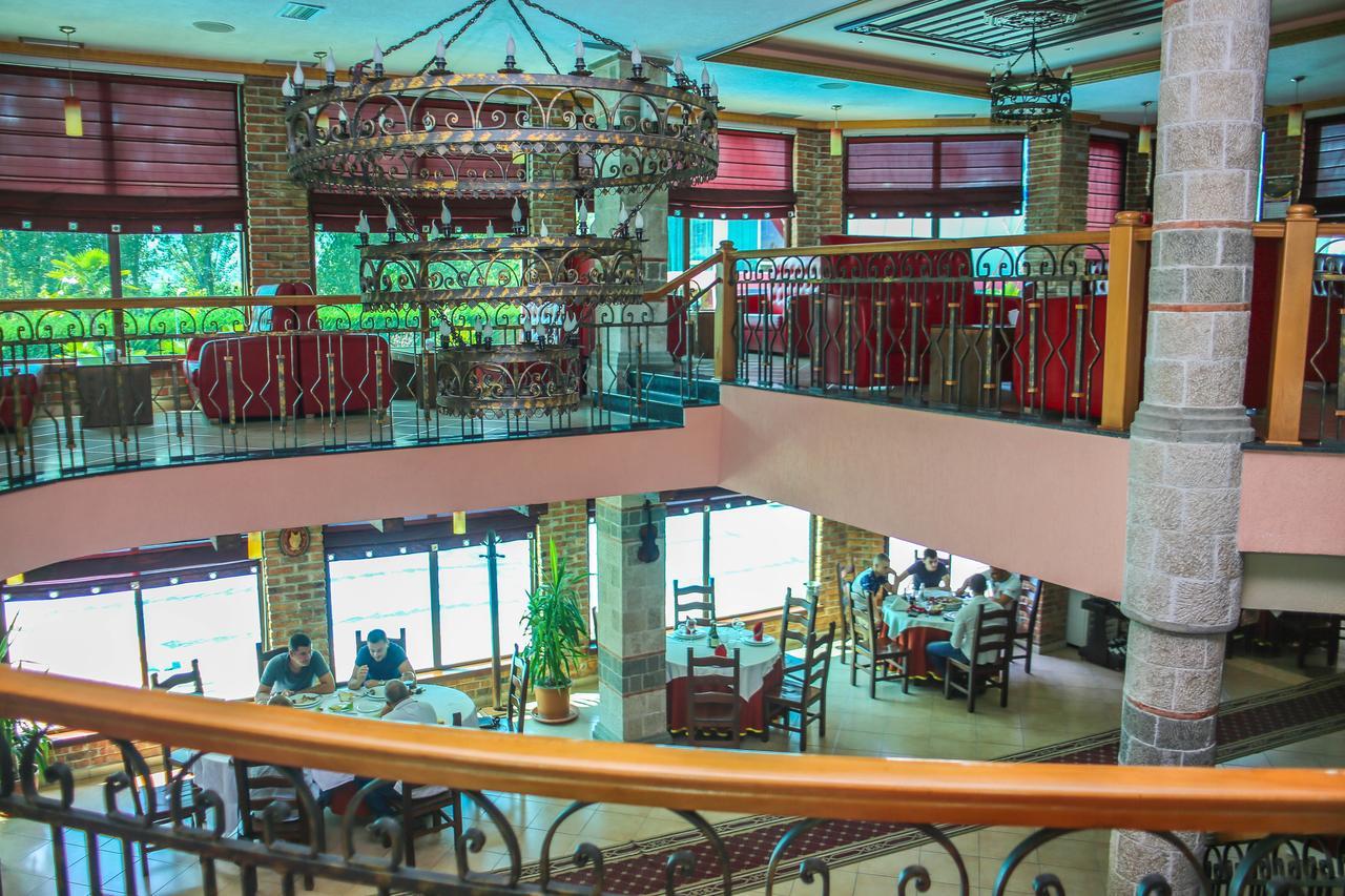 Hotel Vila Aeroport Rinas エクステリア 写真