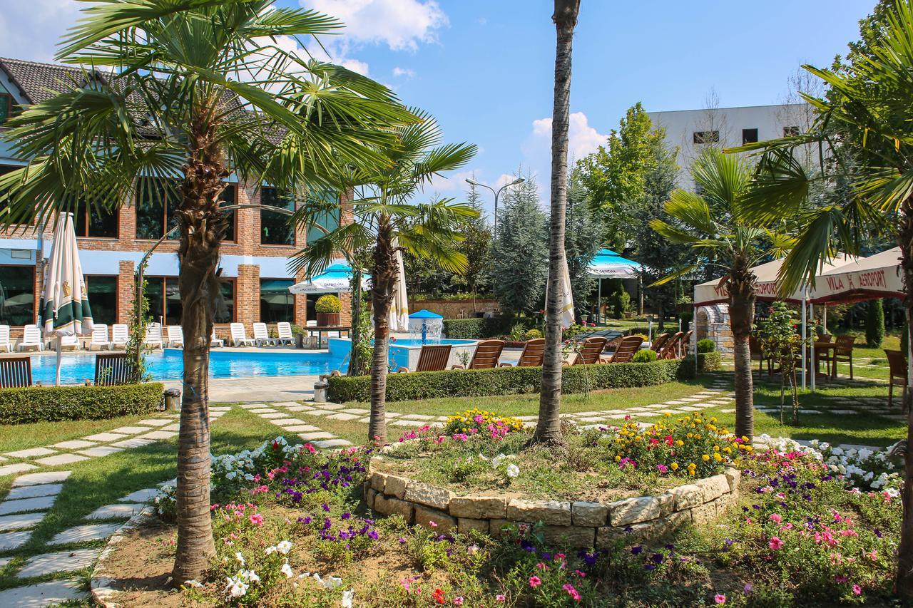 Hotel Vila Aeroport Rinas エクステリア 写真