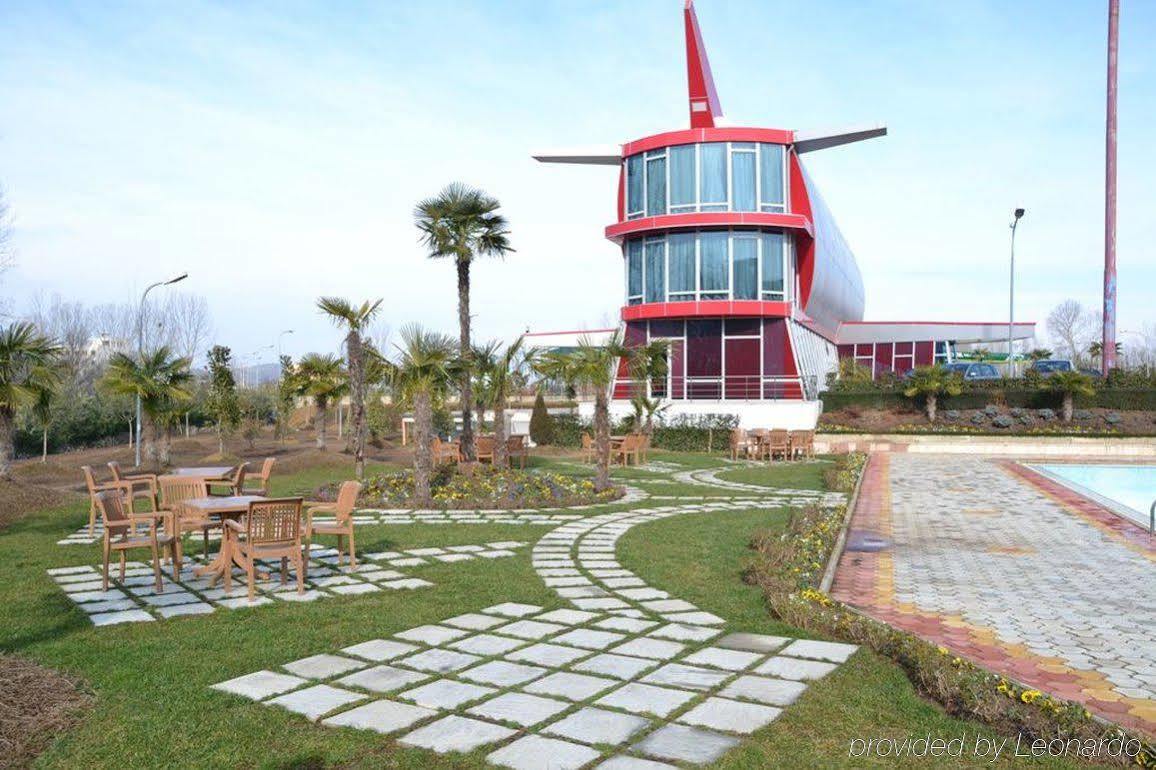 Hotel Vila Aeroport Rinas エクステリア 写真